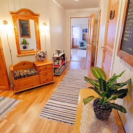 Nyaraló Lofothuset - Koselig Hus Pa Fredvang Hovdan